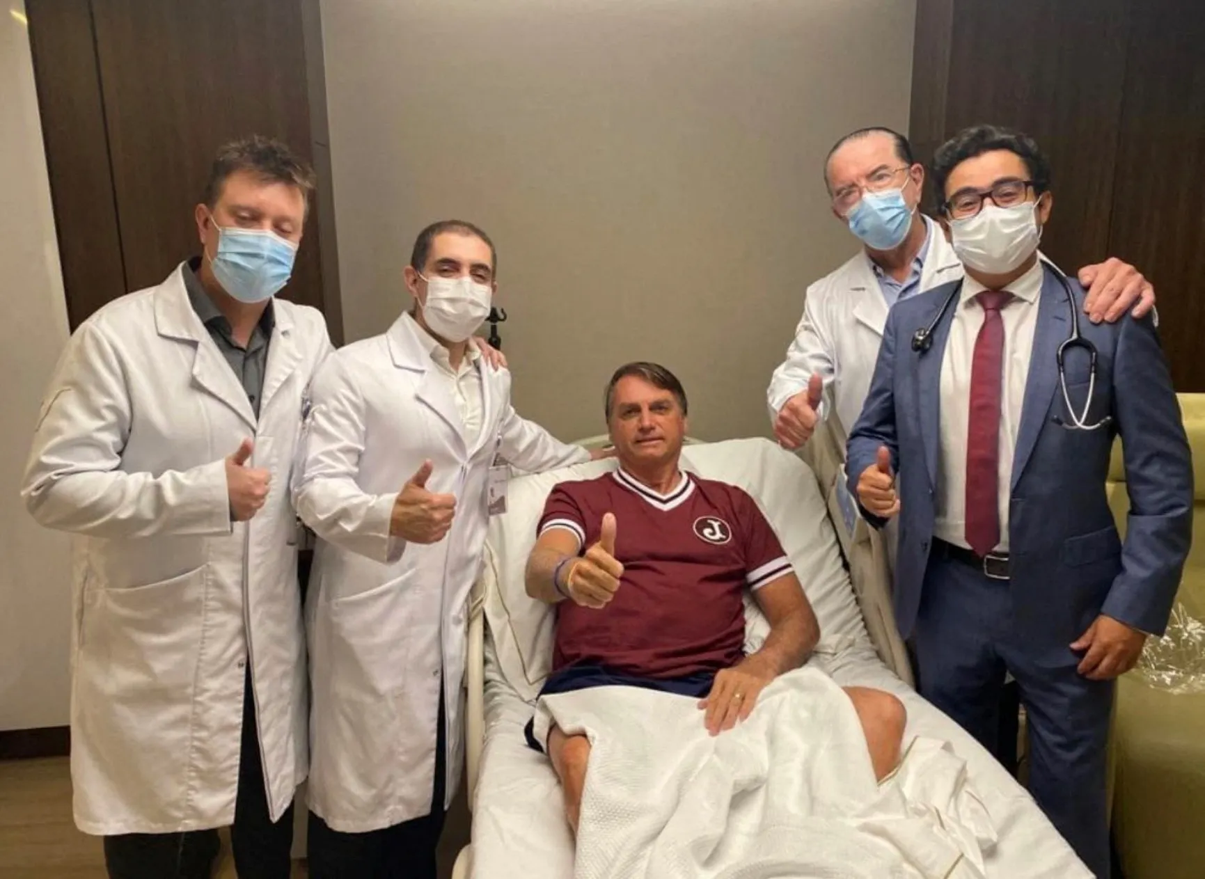 Le président brésilien Jair Bolsonaro à l'hôpital après son occlusion intestinale