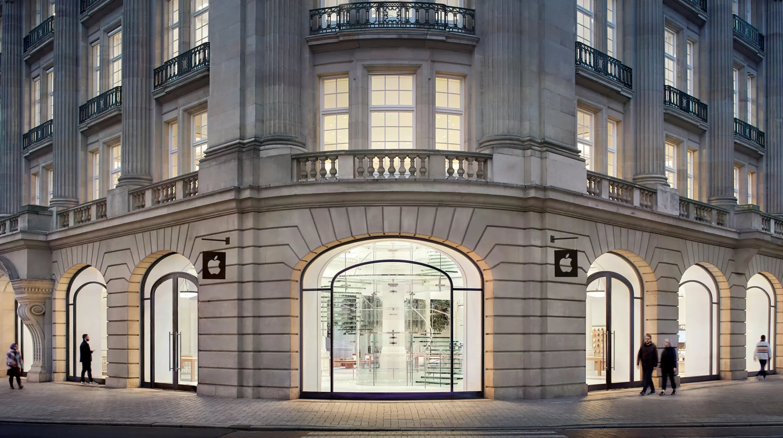 Apple store Amsterdam in Leidseplein square