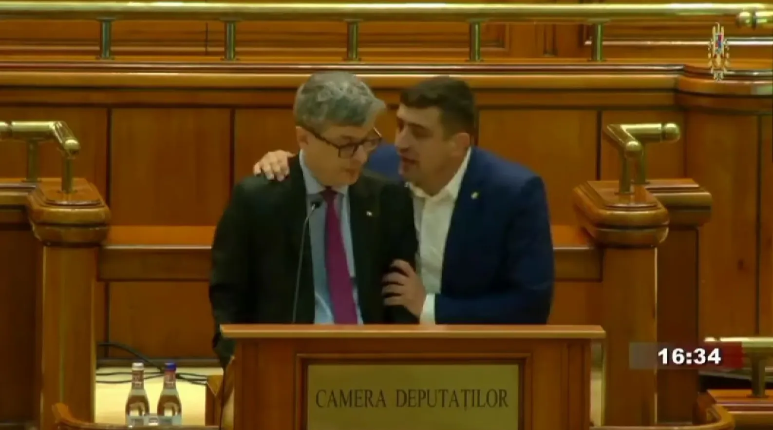 Virgil Popescu, ministre roumain de l'énergie et George Simion, chef du parti AUR
