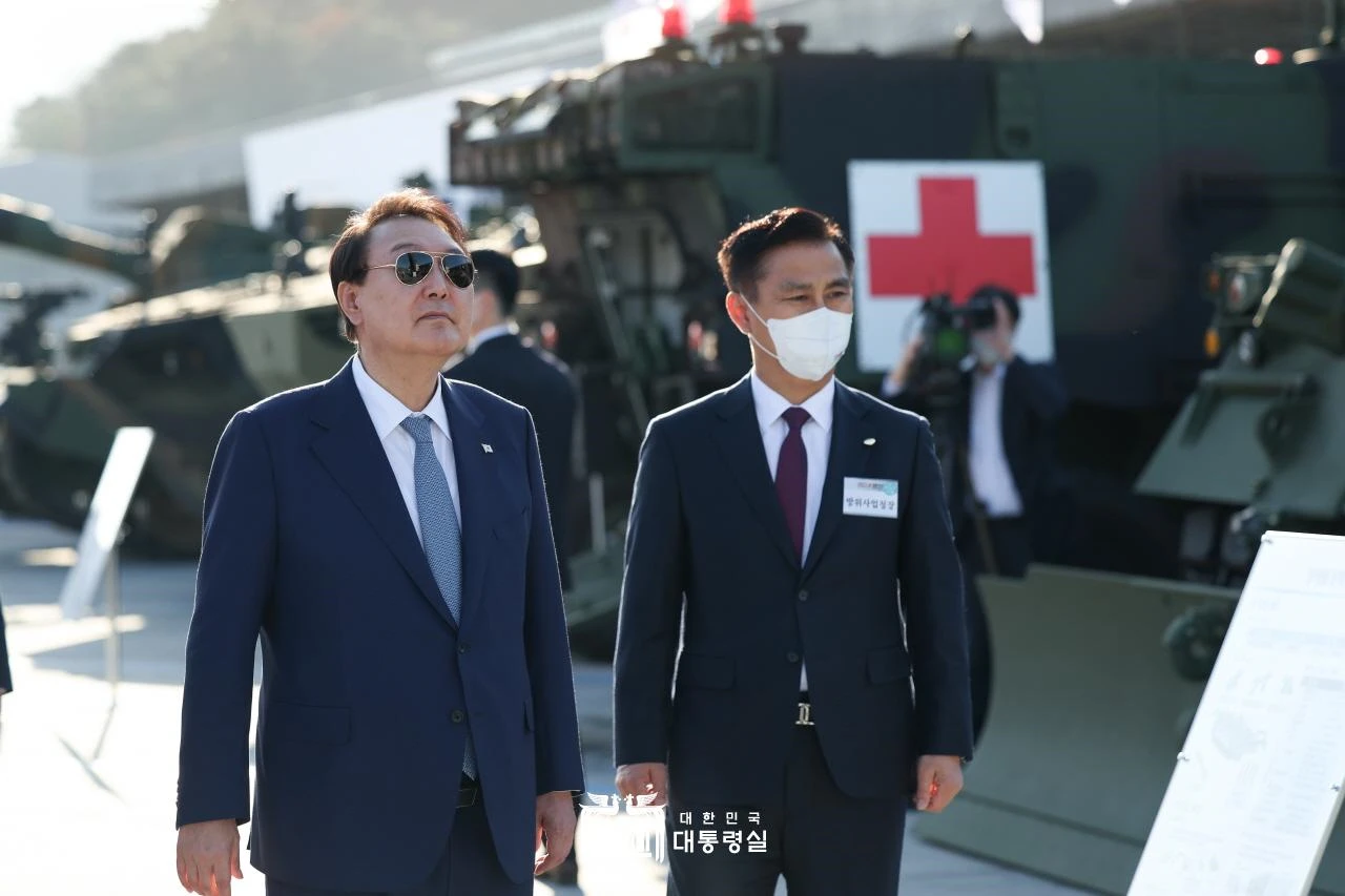 President of South Korea Yoon Suk Yeol wearing Ray Bans offered as gift by United States President Joe Biden
