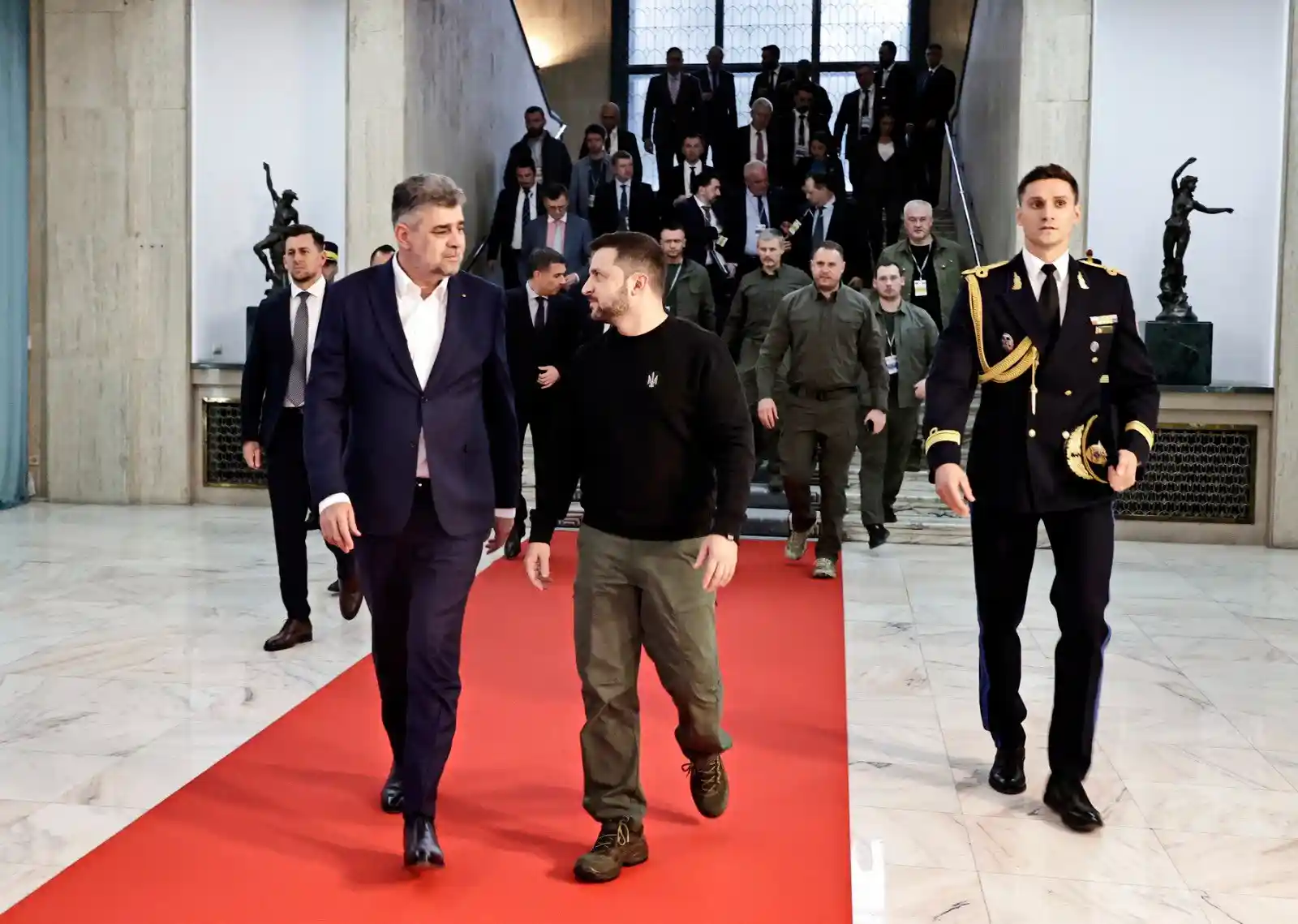 Romanian Prime Minister Marcel Ciolacu with Volodymyr Zelensky
