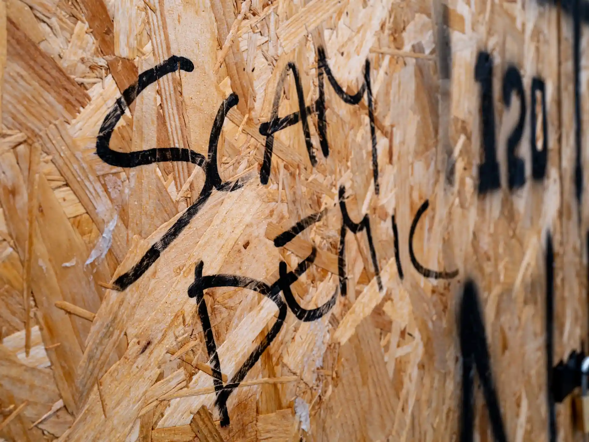 "Scamdemic" graffiti in the UK in 2020